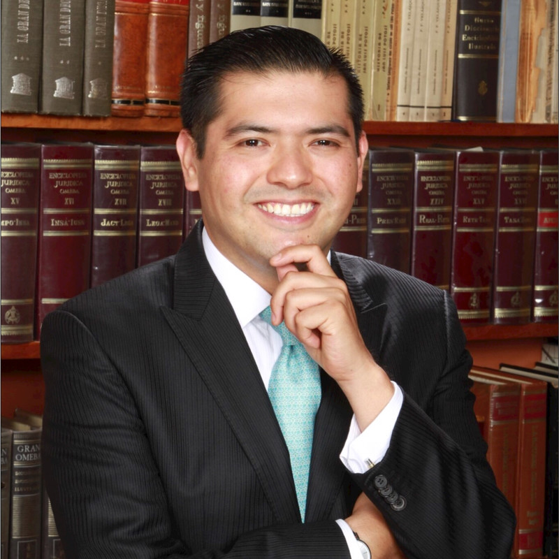 Paulo Magaña, Corredor Público